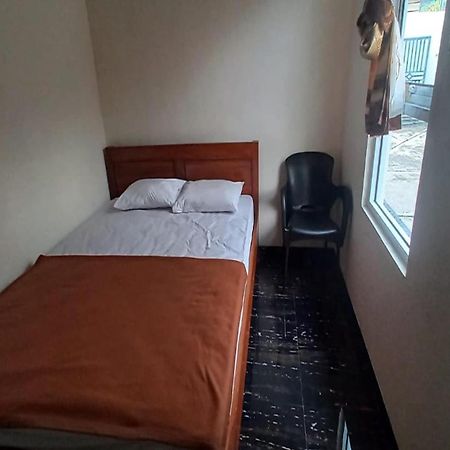 Oyo 93767 45 Guest House Sragen Esterno foto