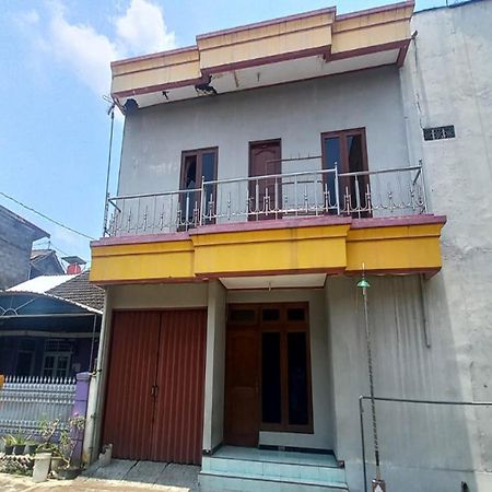 Oyo 93767 45 Guest House Sragen Esterno foto