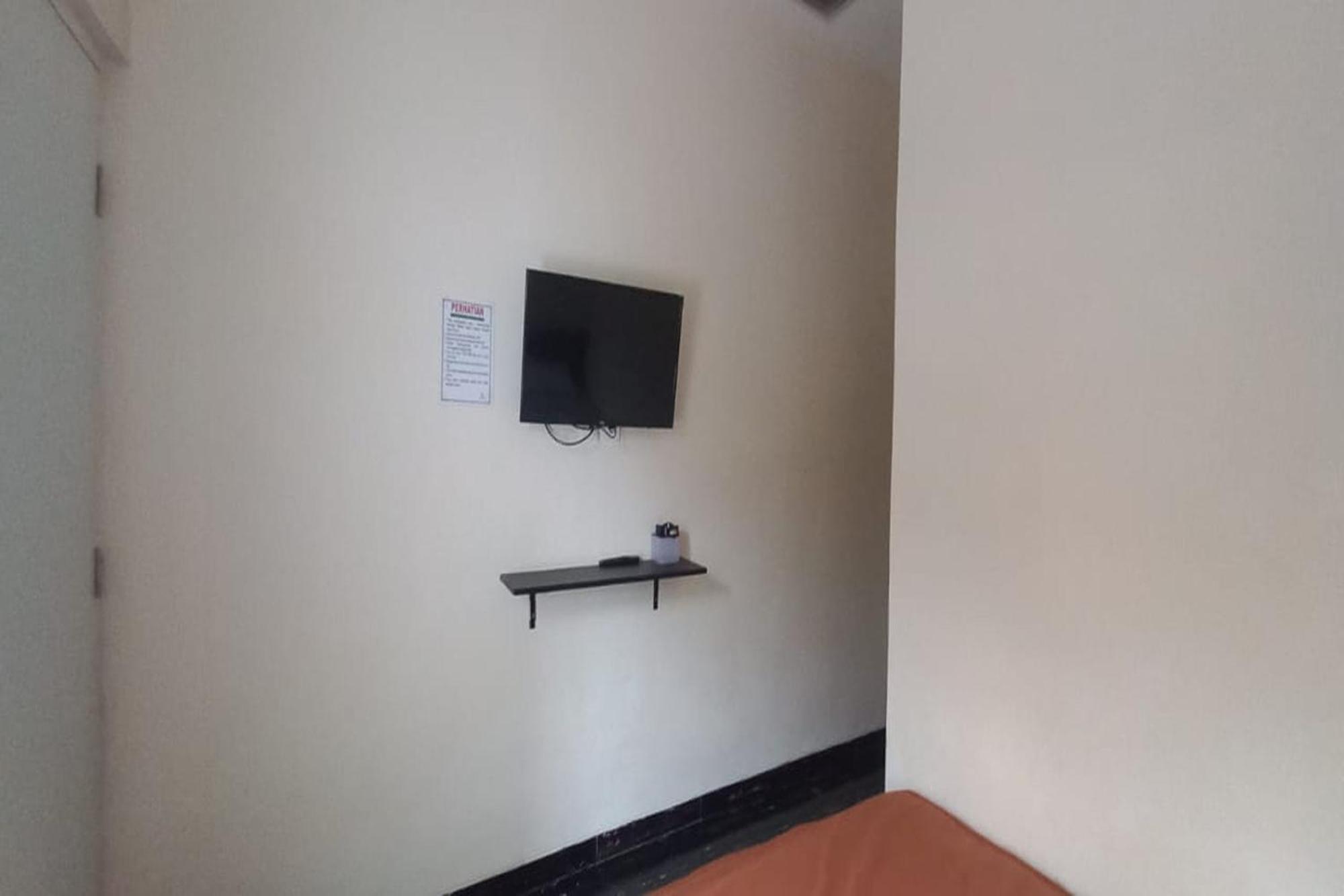 Oyo 93767 45 Guest House Sragen Esterno foto