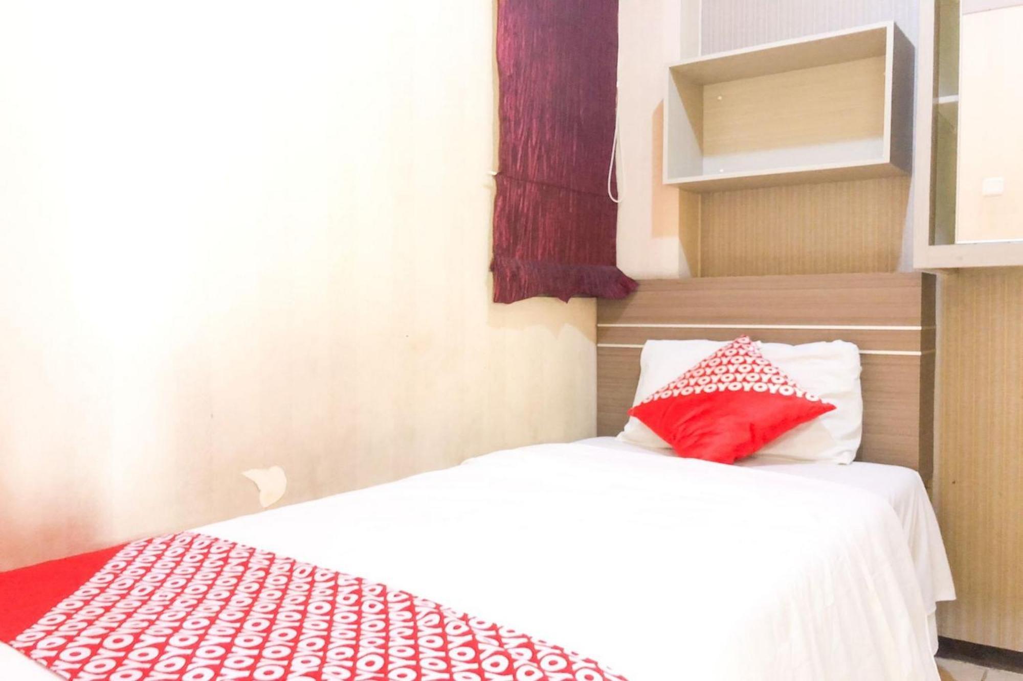 Oyo 93767 45 Guest House Sragen Esterno foto